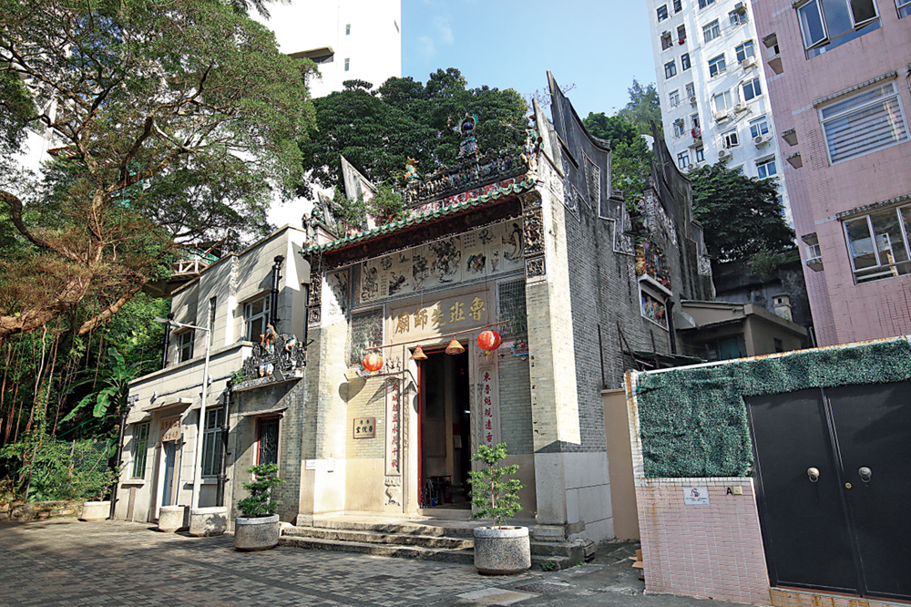 　　圖：魯班廟建於一八八四年，為港島華人廟宇中壁畫數量最多的一間。