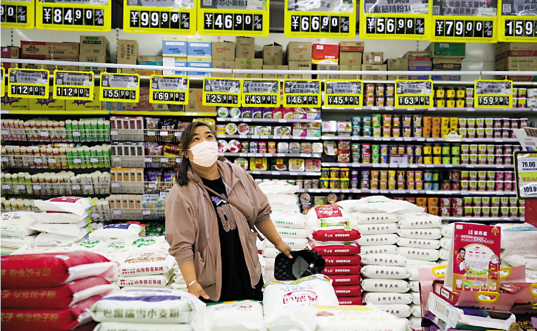 　　圖：隨着內地疫情管控力度不斷放鬆，民眾消費信心日益提升。