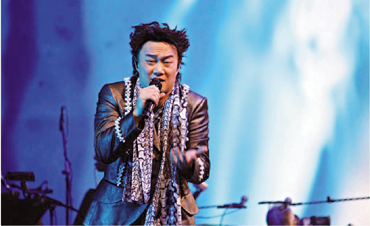 　　圖：陳奕迅落力演出。