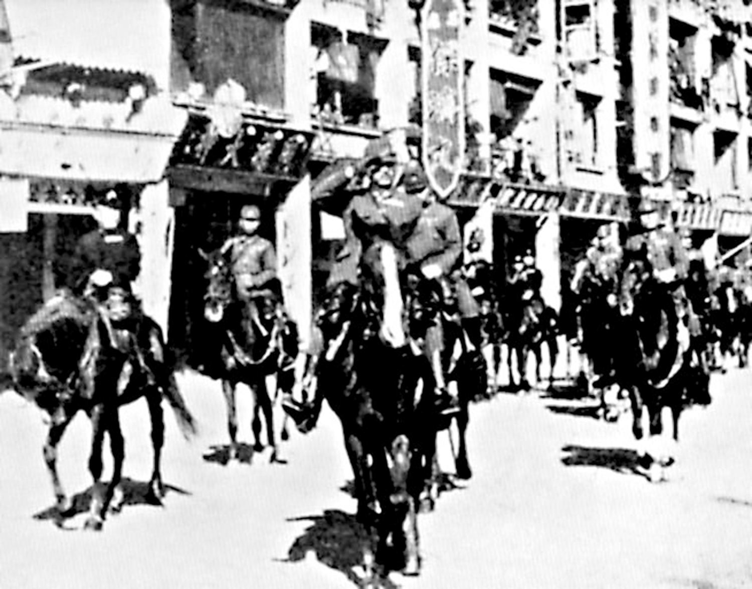 　　圖：日軍鐵蹄踐踏香港土地。