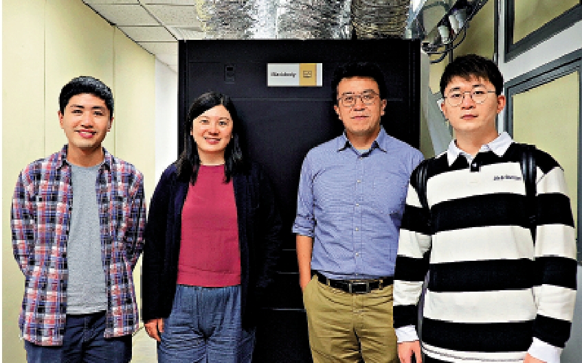 　　圖：港大物理學系研究團隊設計及部署新型超級電腦系統「黑體」。