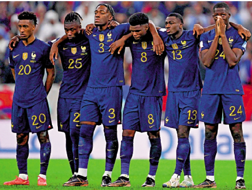 　　圖：法國隊輸球後，多名非裔球員遭遇種族主義者的網絡暴力。\法新社