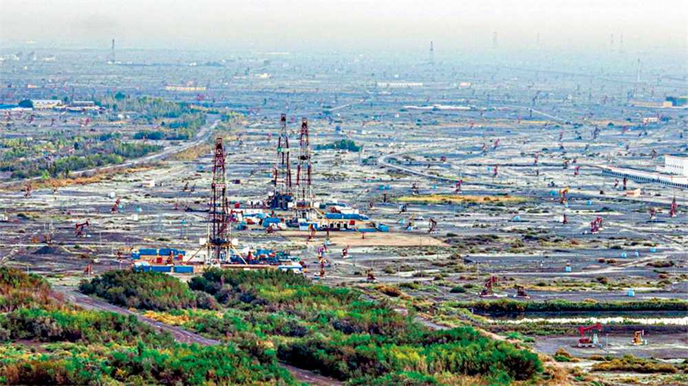 　　圖：新疆油田採油二廠百里油區生產現場。\新華網