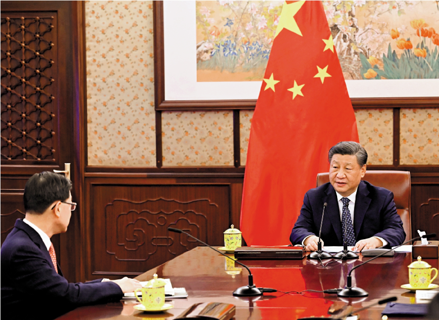 　　圖：12月23日，國家主席習近平在中南海會見來京述職的行政長官李家超，聽取他對香港當前形勢和特區政府工作情況的匯報。\新華社