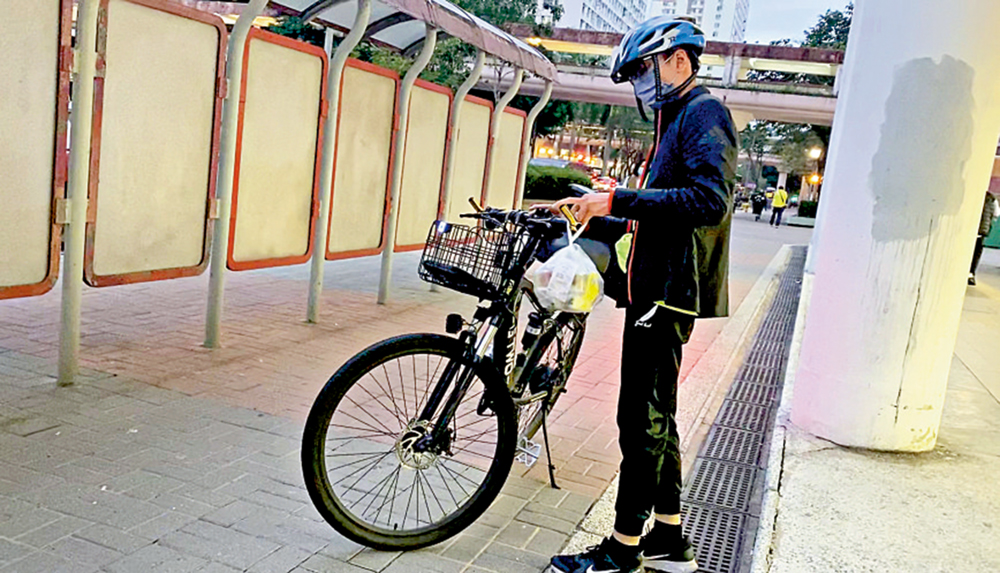 　　圖：有外賣員表示，對這行業而言「時間就是金錢」，而表示送餐遲到多數是店家本身「做唔切」。