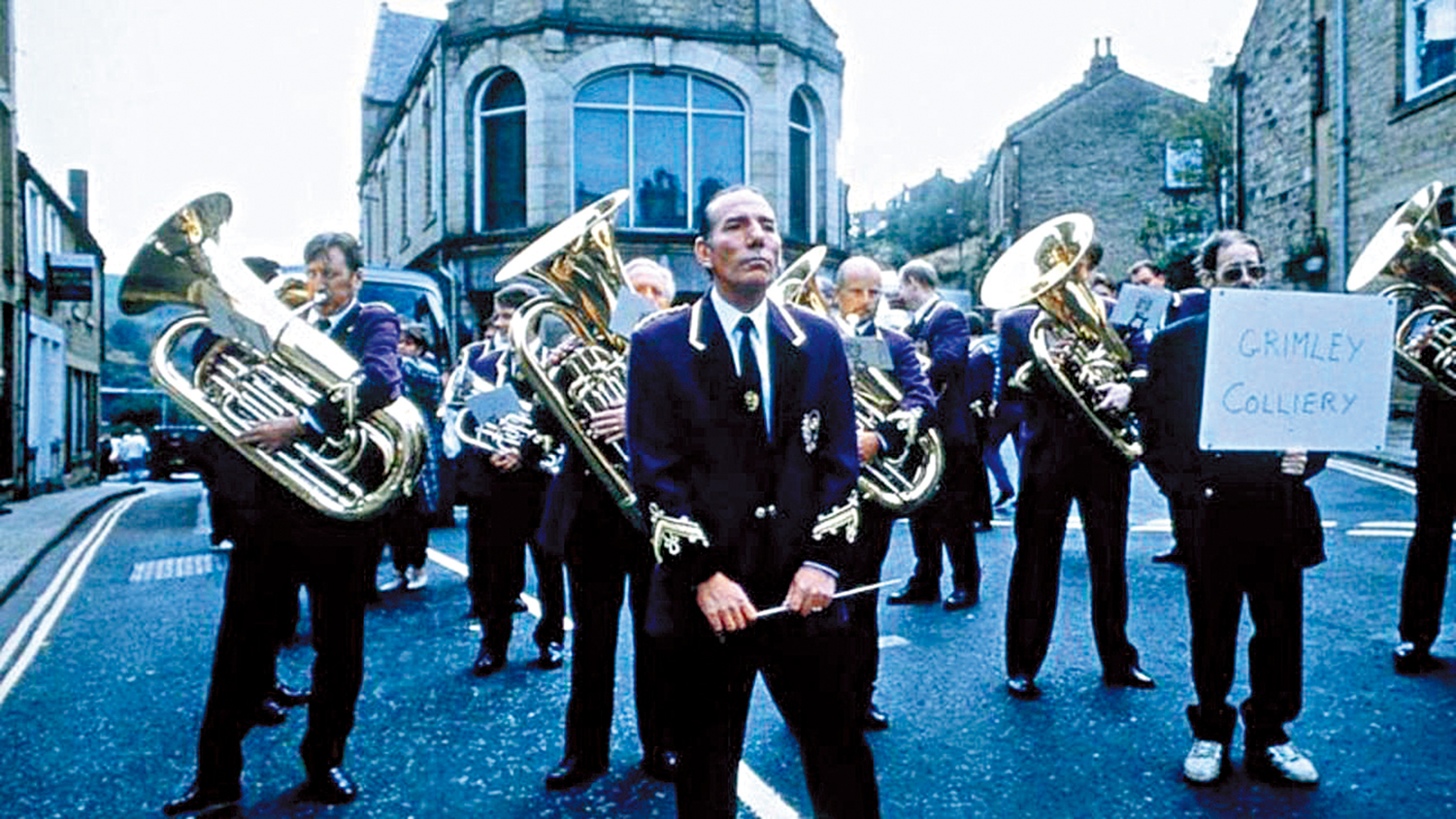 　　圖：電影《奏出新希望》（Brassed Off）講述英國北部約克郡煤礦小鎮礦工組織的業餘銅管樂隊的故事。\劇照