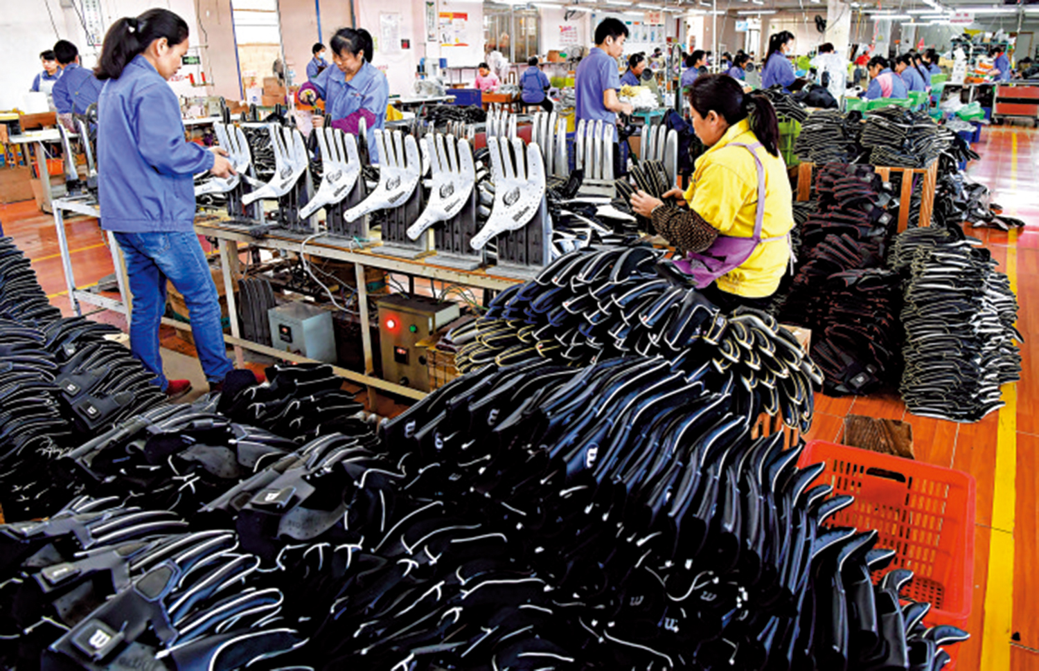 　　圖：專家建議外貿商合約增匯率風險分攤條款。