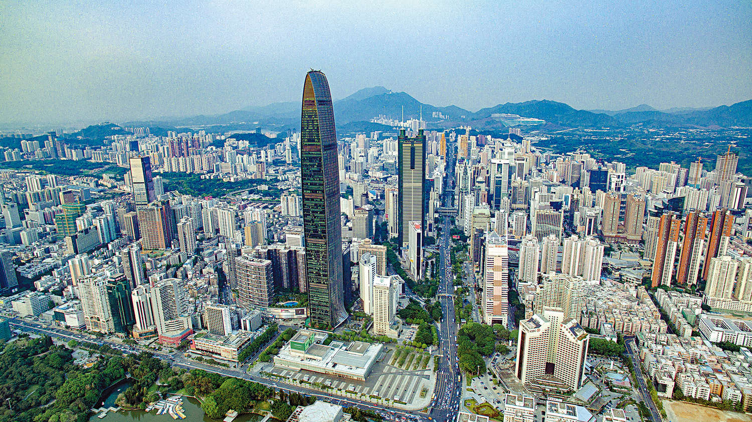 　　圖：深圳羅湖區日前提出，全域對接香港北部都會區，推動深港兩地深度融合發展。圖為羅湖區鳥瞰圖。」新華社