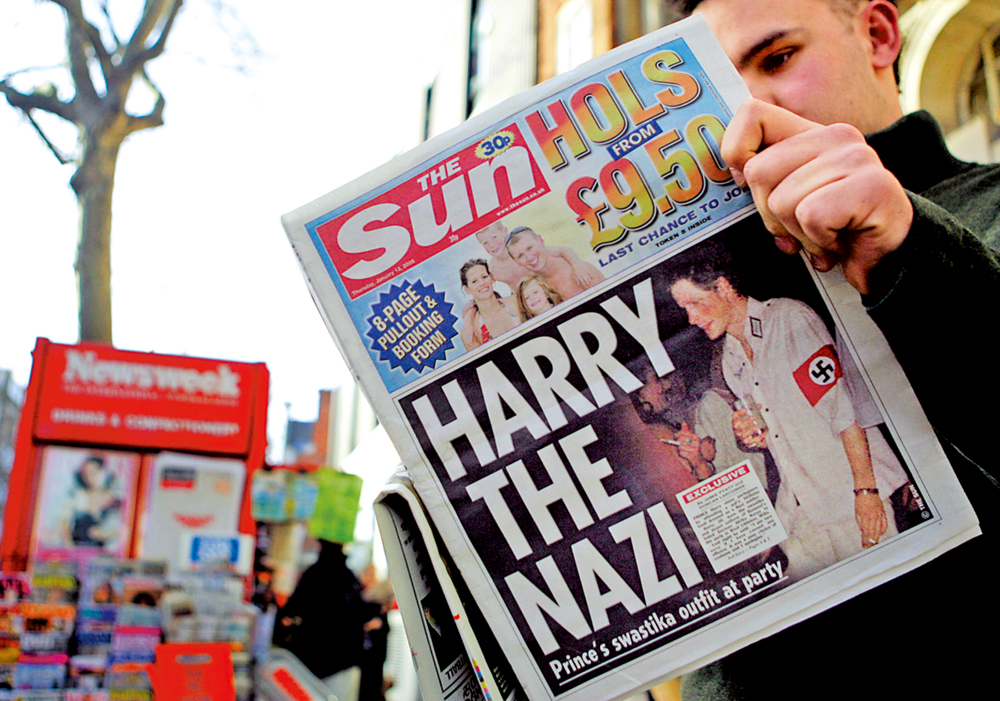 　　圖：哈里身穿納粹軍服的照片被英媒曝光，受到猛烈批評。\法新社