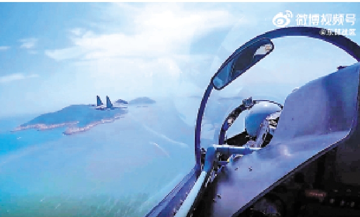 　　圖：解放軍東部戰區戰訓MV《我的戰鷹繞着寶島飛》截圖。