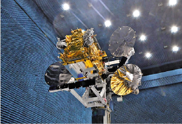 　　圖：亞太6E衛星在緊縮場測試天線展開。\受訪者供圖