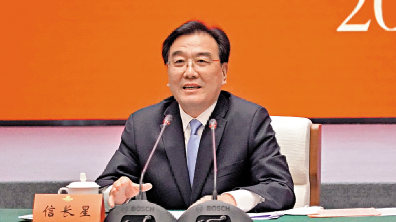 圖:14日,江蘇省委書記信長星在江蘇省政協十三屆一次會議開幕式發表講話,強調江蘇要堅定不移深化改革擴大開放,把改革的步伐走深走實。\大公報記者陳旻攝