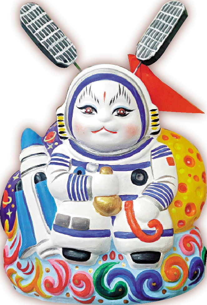 　　圖：張忠強在傳承中創新地融合了北京景點、民俗文化和社會時事等多種元素，圖為宇航員造型的兔兒爺。