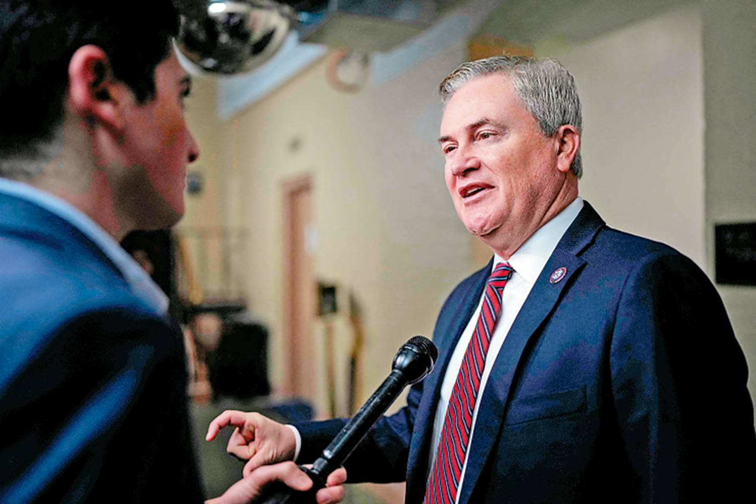 　　圖：共和黨議員科默15日要求白宮公開拜登住處的訪客紀錄。\法新社