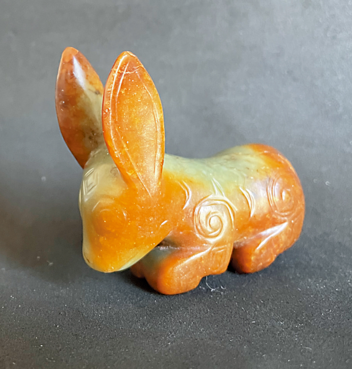 　　圖：周代圓雕玉兔。\作者供圖