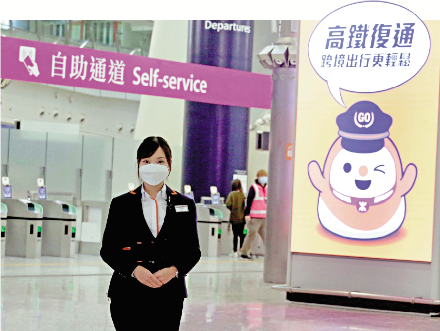 　　圖：高鐵在疫下停運三年，女車長葉紫珊從未想過轉工，堅持留在高鐵發展，其間獲晉升為列車員工督察。\大公報記者黃洋港攝