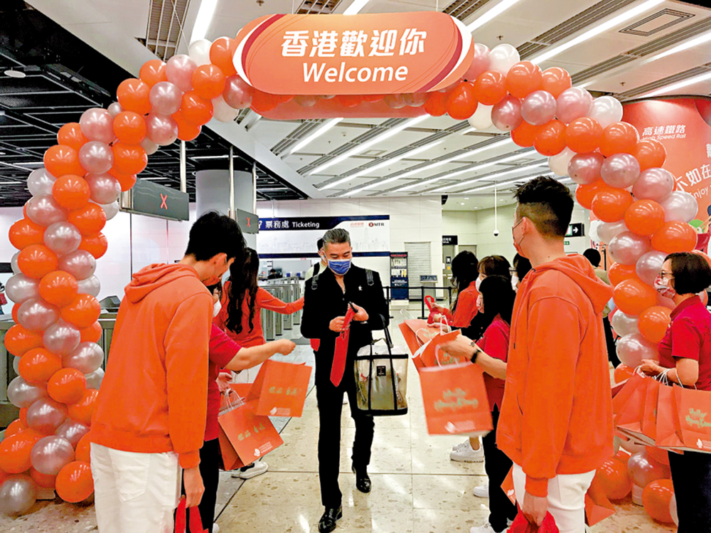 　　圖：香港與內地全面通關有助帶動消費鏈，飲食、零售、服務業都受惠。\資料圖片