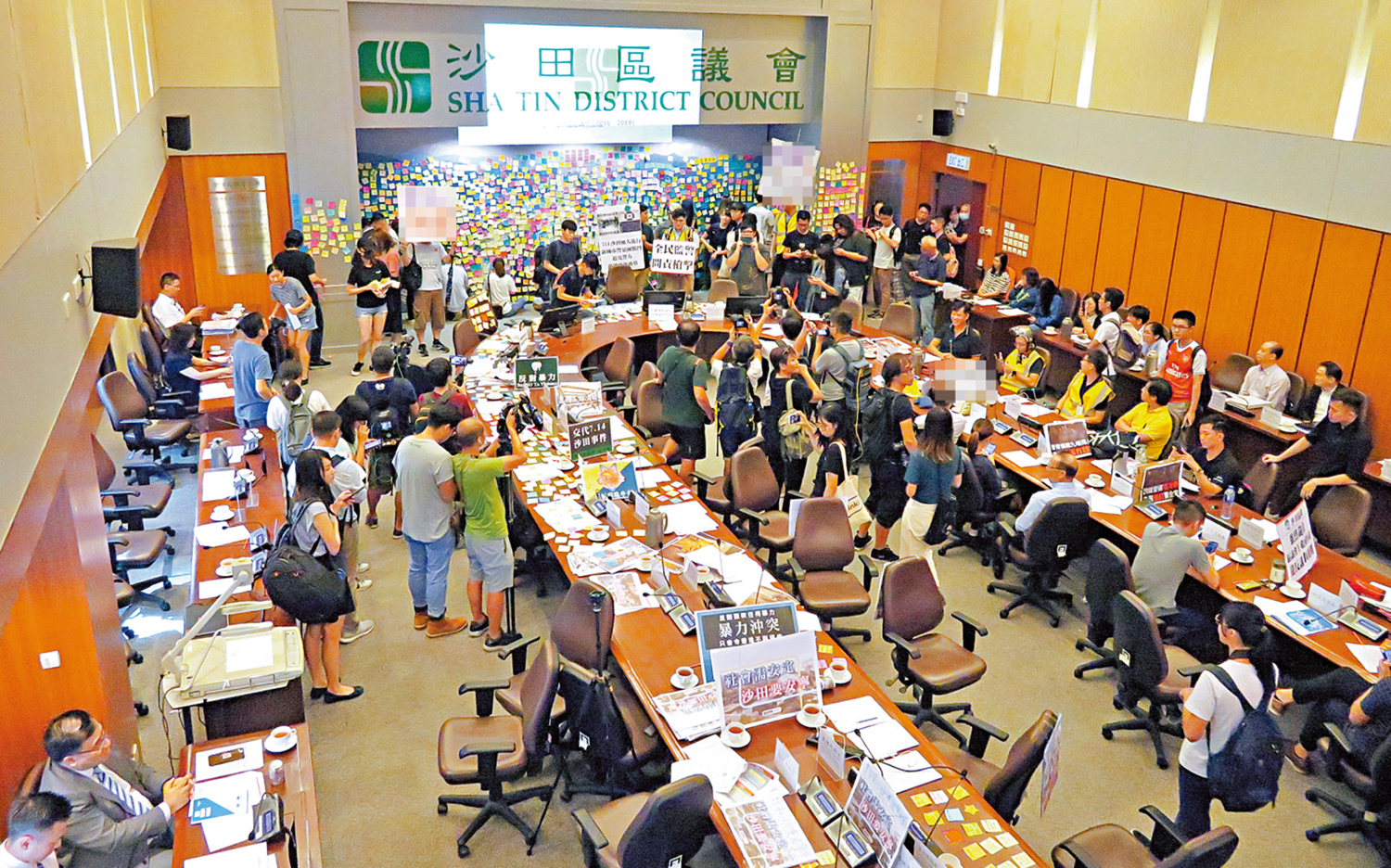 　　圖：攬炒派區議員將區議會當成反中亂港、對抗中央、對抗特區政府的平台。\資料圖片