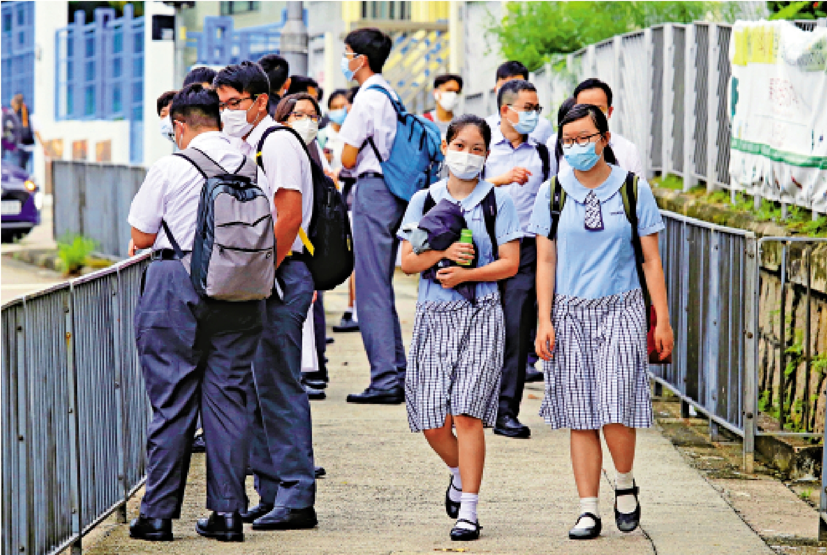 　　圖：全港學校今日起撤銷強制佩戴口罩。\資料圖片