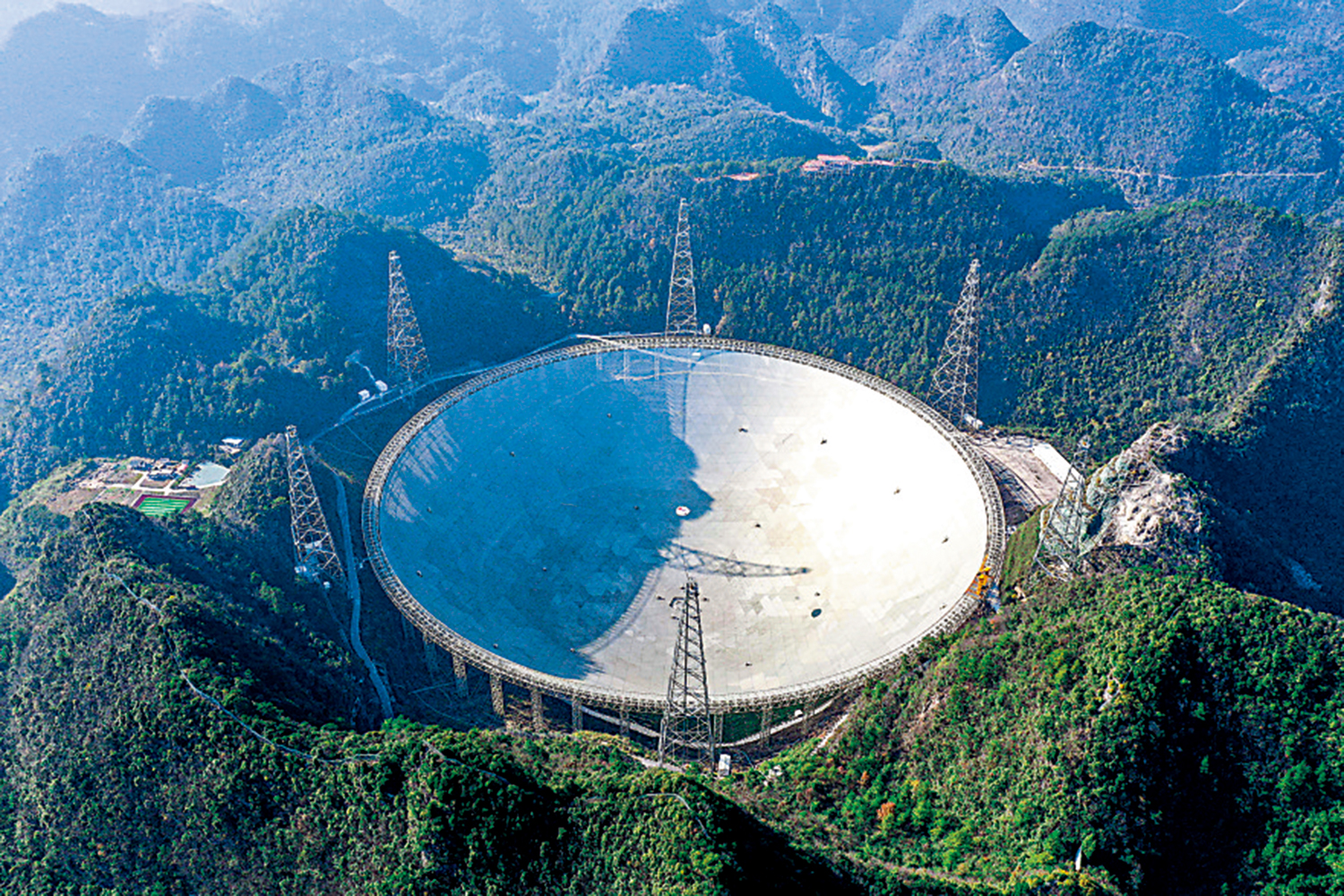 　　圖：內地優秀科研設施等條件吸引了大批海外歸國學者。圖為「中國天眼」。\新華社