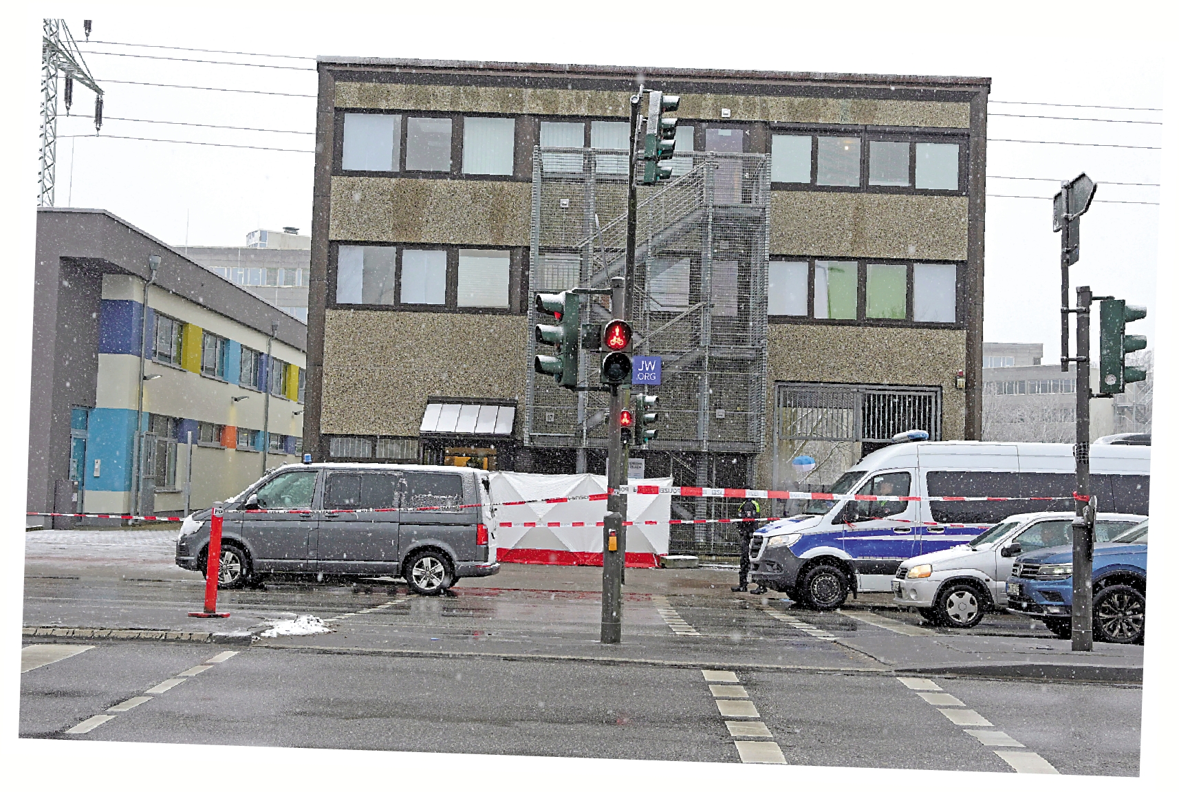 　　圖：德國漢堡北部「耶和華見證人」教堂9日發生槍擊案。\路透社
