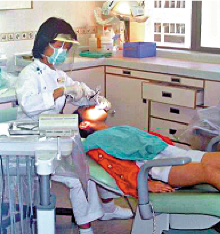 　　圖：政府擬修訂《牙醫註冊條例》規定牙科畢業生須在公營醫療機構實習一年，引起業界關注。