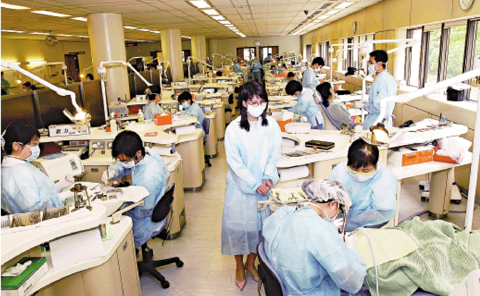 圖:政府近年增加牙醫學院收生人數、引入非本地培訓牙科醫生等,以解決人手不足。