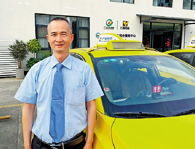 　　圖：拾金不昧的廣州「的哥」龍蔣三。/受訪者供圖