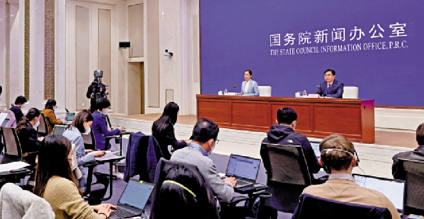 　　圖：新一屆國務院機構設置國務院新聞辦公室在中央宣傳部加掛牌子。圖為國新辦15日在京舉行的新聞發布會。\中新社