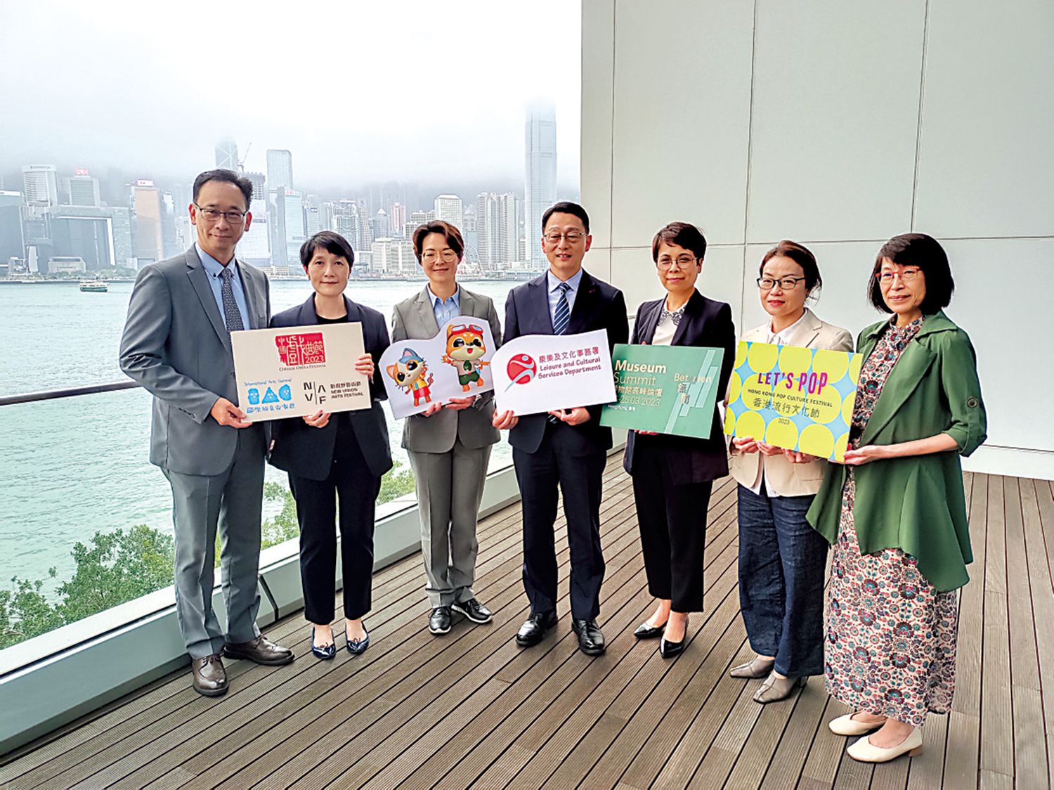 　　圖：康文署署長劉明光（中）等介紹流行文化節活動。\大公報記者王亞毛攝