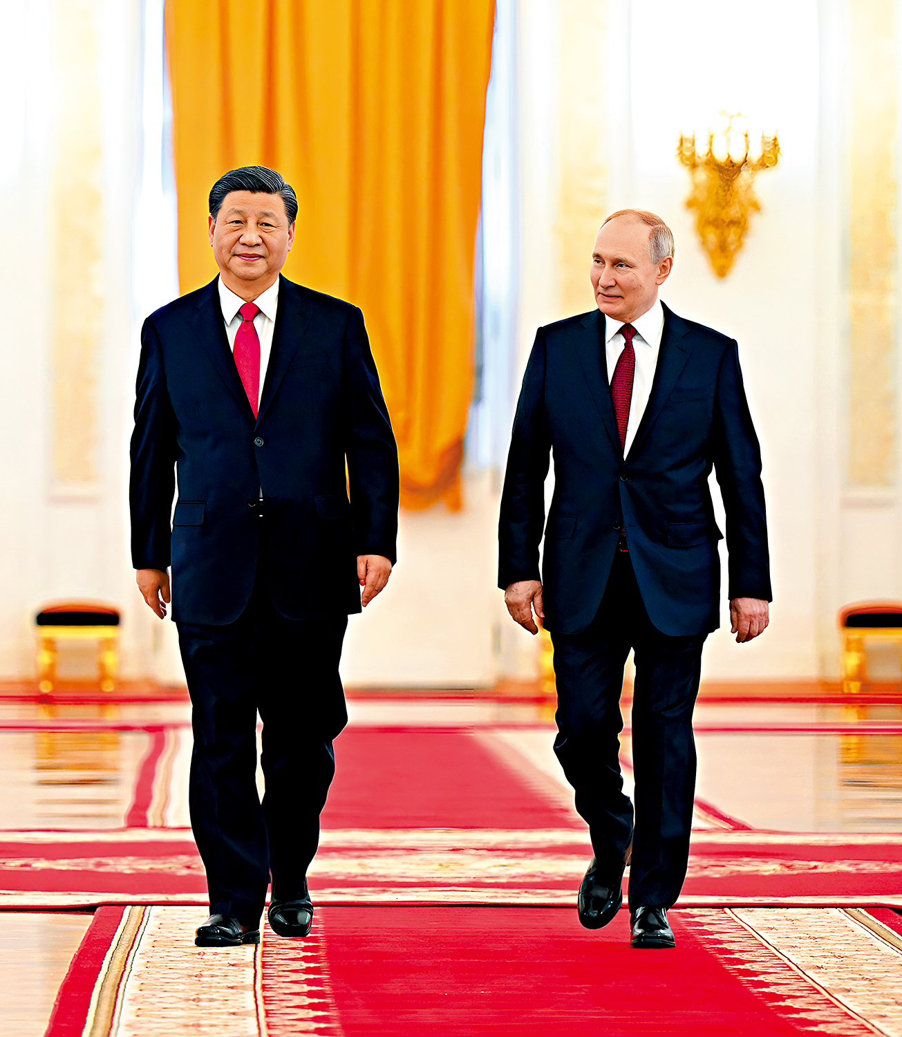 　　圖：當地時間3月21日下午，國家主席習近平在莫斯科克里姆林宮同俄羅斯總統普京舉行會談。這是普京在喬治大廳為習近平舉行隆重歡迎儀式。 新華社