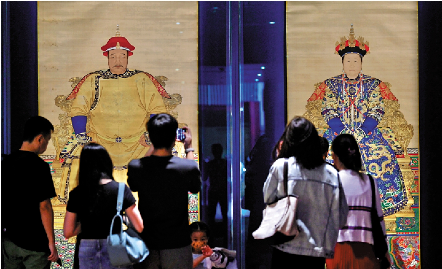 　　圖：截至3月20日，香港故宮文化博物館接待訪客數量超過91萬人次。圖為市民參觀香港故宮文化博物館舉辦的展覽。\中新社