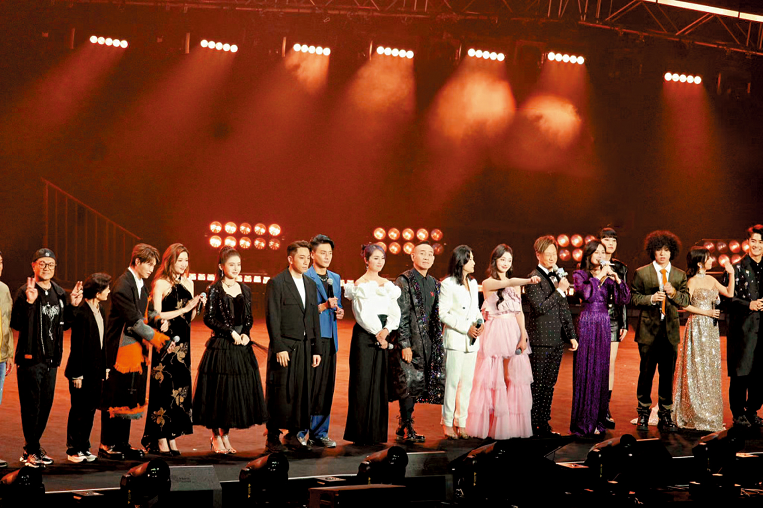 　　圖：《無限超越群星演唱會》昨晚於澳門威尼斯人金光綜藝館舉行。