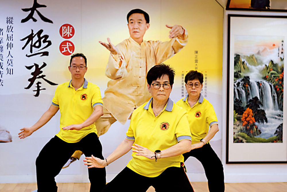 　　圖：七旬的溫氏姐妹練習太極拳多年，身心受益無窮。