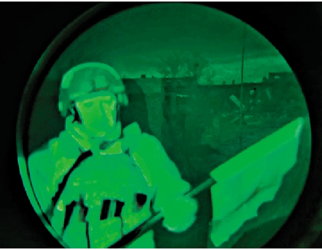 　　圖：瓦格納集團創始人普里戈津2日晚手持俄國旗拍攝視頻。\法新社