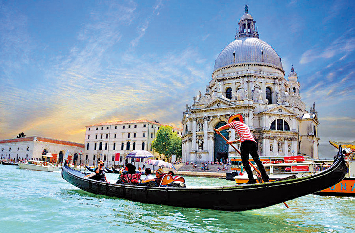 　　圖：意大利威尼斯的貢多拉船成為當地的旅遊重點項目。