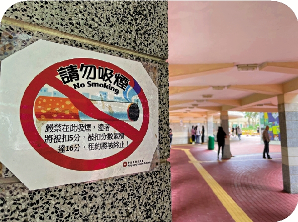 　　圖：公屋範圍張貼違例吸煙會扣分的告示，但仍未收阻嚇作用。