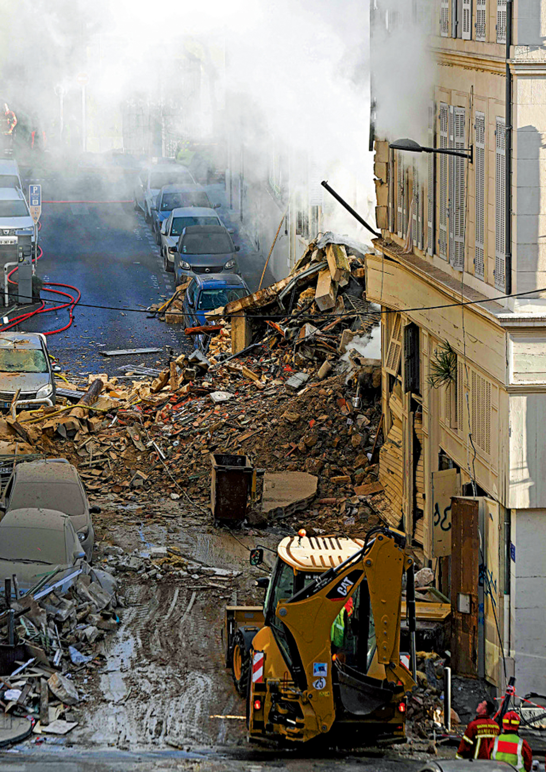 　　圖：法國馬賽9日一棟建築倒塌，至少造成5人受傷。\法新社