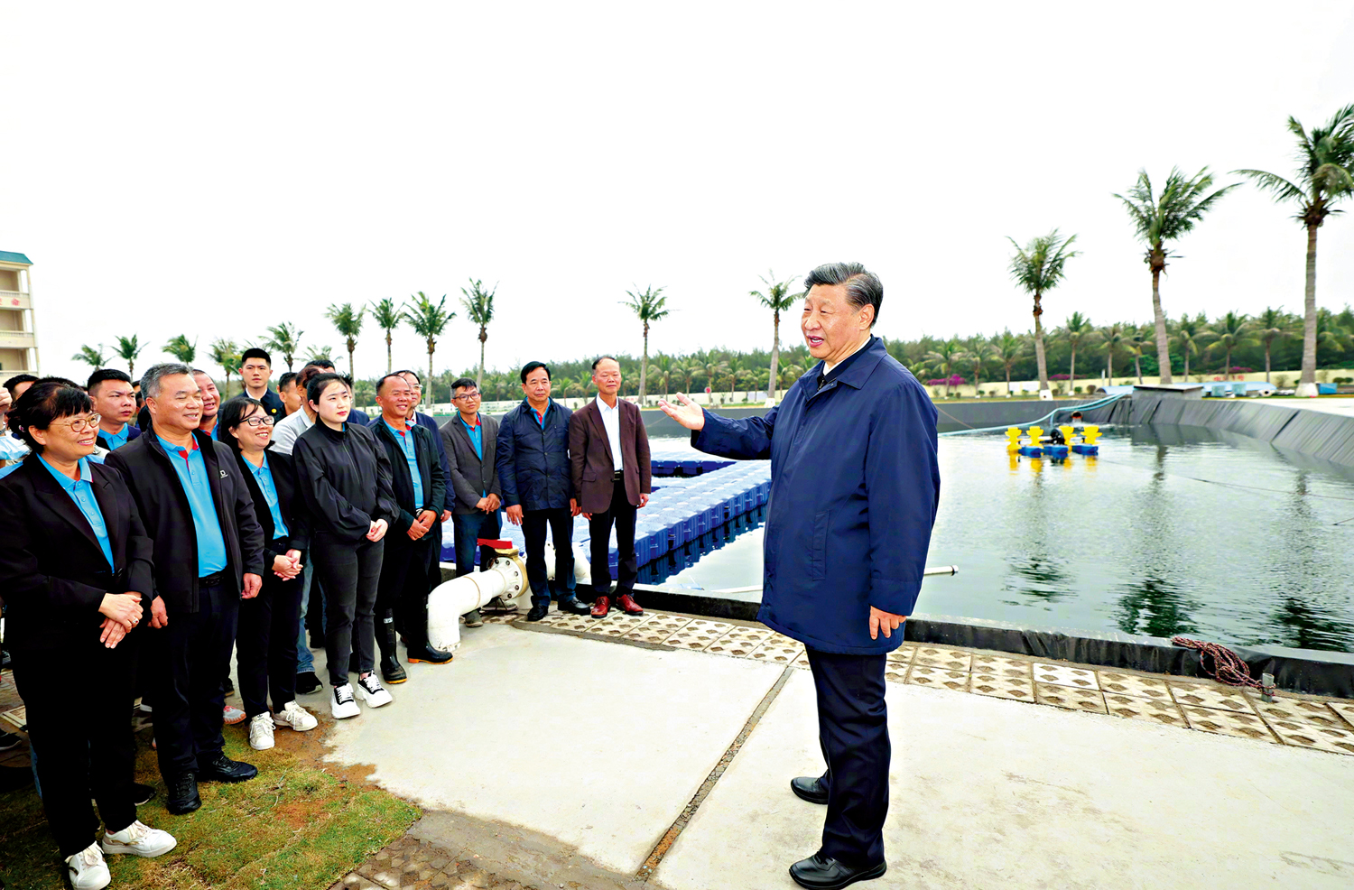 　　圖：4月10日，習近平在湛江市國家863計劃項目海水養殖種子工程南方基地考察。\新華社