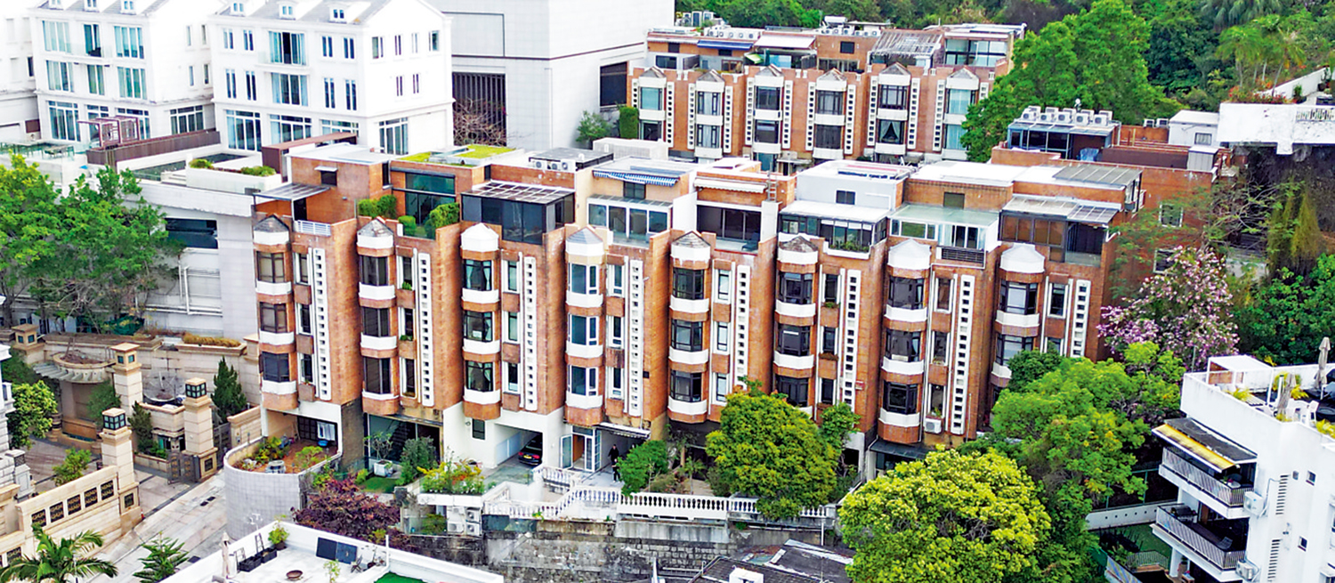 　　圖：香島道45號於1992年入伙，由14座洋房及兩座分層住宅組成。