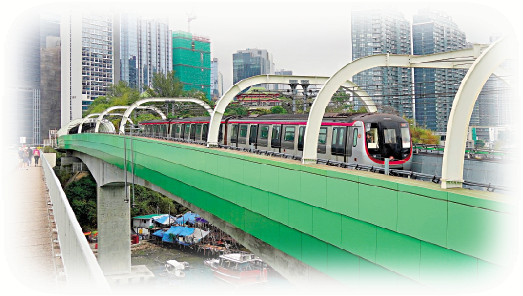 　　圖：市民非常盼望南港島綫西段盡快動工，把港鐵接駁到香港仔、田灣和華富一帶，推動南區的經濟和旅遊發展。\大公報記者林少權攝