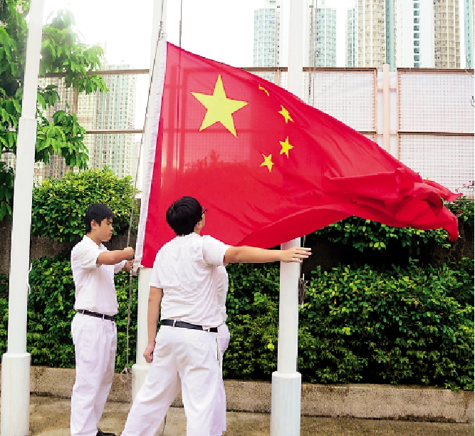 　　圖：中小學必須在每個上課日升掛國旗，但審計報告發現，不少學校仍未安裝旗杆。