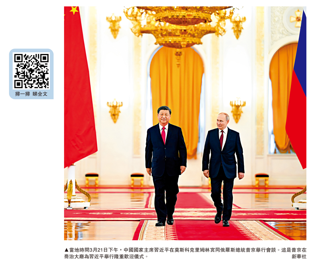 　　圖：當地時間3月21日下午，中國國家主席習近平在莫斯科克里姆林宮同俄羅斯總統普京舉行會談。這是普京在喬治大廳為習近平舉行隆重歡迎儀式。\新華社
