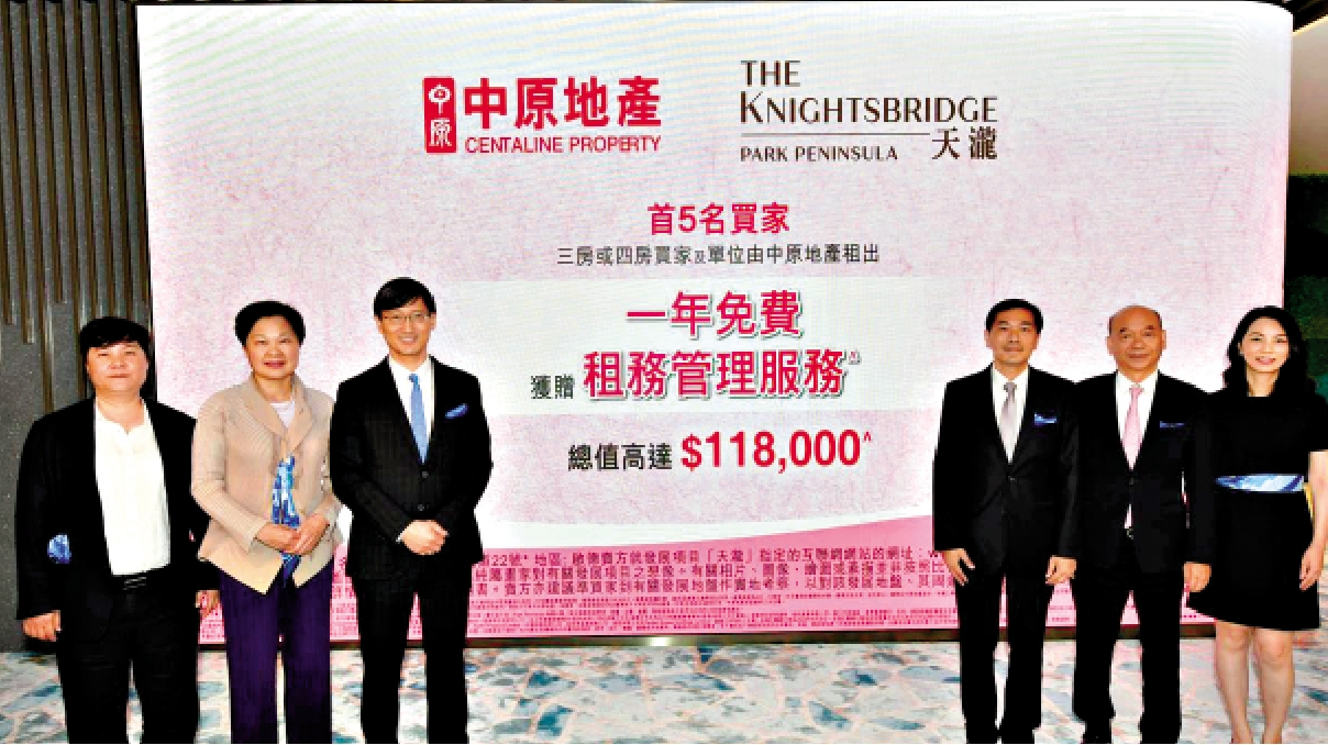 　　圖：韓家輝（左三）及黃光耀（右三）表示，獲中原組內地睇樓團於黃金周來港預覽天瀧。