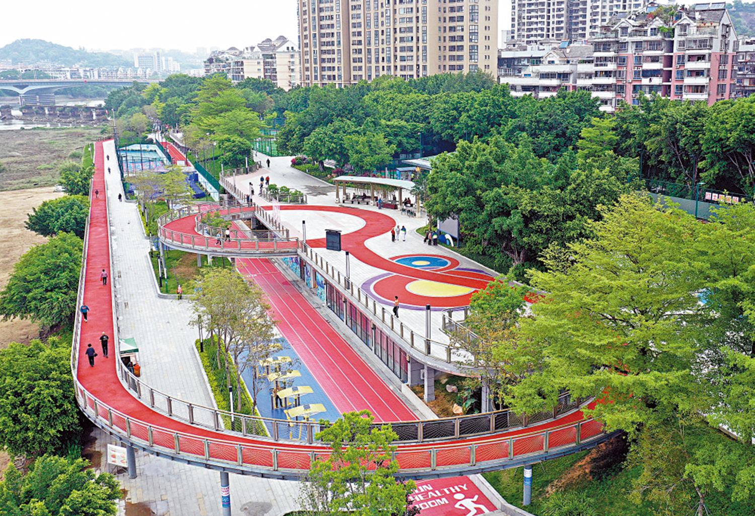 　　圖：福州市鼓樓區西河智慧體育公園內智慧跑道、智慧健身器材及健身驛站等。