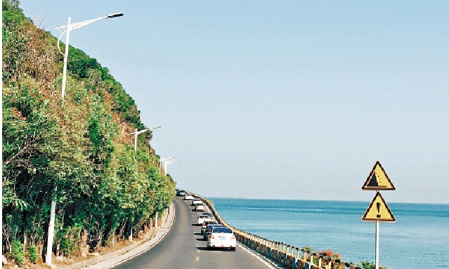 　　 圖：長達62公里的南澳島環島公路沿途風景優美。