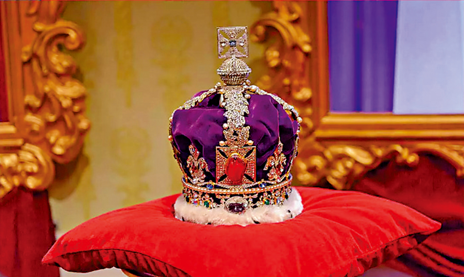 　　圖：已故英女王伊麗莎白二世的王冠上鑲嵌着「光之山」（Koh-i-noor）鑽石。\資料圖片