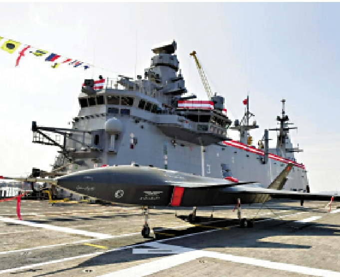 　　圖：停泊在「阿納多盧」號上的土耳其「紅蘋果」無人機。