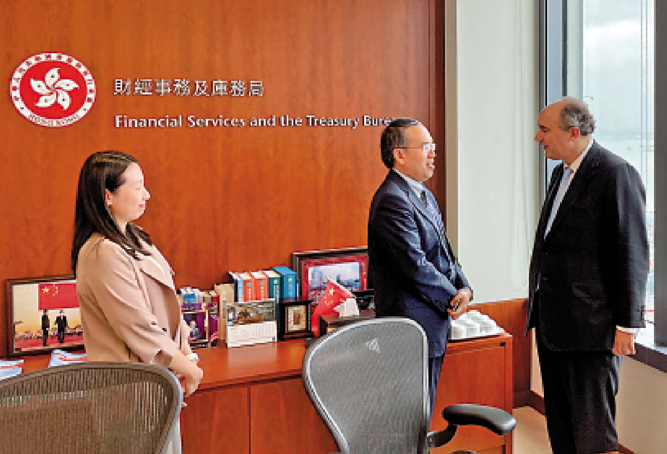 　　圖：英國商業及貿易部國務大臣莊敦文到訪香港，其間與財經事務及庫務局局長許正宇會面。