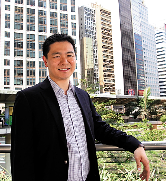 　　圖：周浩鼎於立法會會議上建議當局縮短東盟企業在港上市審批時間，增聘人手加快審批工作。